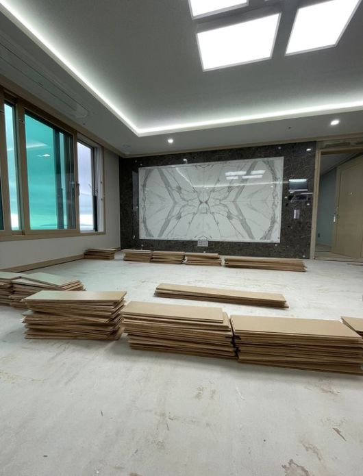 지난 9월27일부터 입주를 시작한 디에트르송도시그니처뷰. 입주 시작 이후에도 추락 방지 난간 미시공 가구가 있었다. 독자 제공