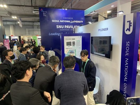 2023 라스베가스 가전제품 박람회, CES에서 다채널 순차 충전 솔루션을 소개하는 임혁순(파일러니어) 공동창업자