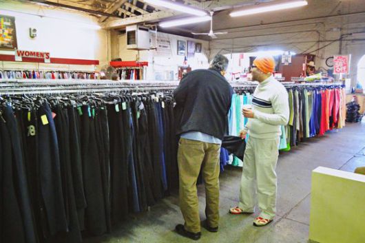 패션에 관심이 많은 귄터를 따라 구제옷 쇼핑도 즐겼다.