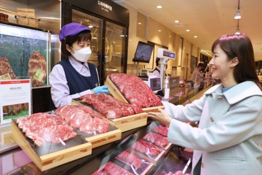 롯데백화점은 올 설 선물세트에 ‘저탄소 한우’ 물량을 지난 설보다 40% 늘렸다. 사진 롯데백화점