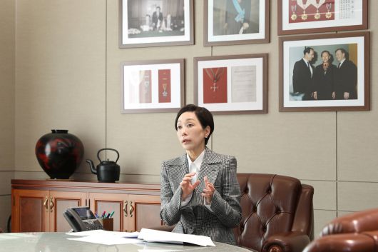 구지은 아워홈 부회장이 지난 16일 서울 마곡동 아워홈 식품연구센터 접견실에서 중앙일보에 테크기업으로 전환 계획을 밝혔다. 사진 아워홈