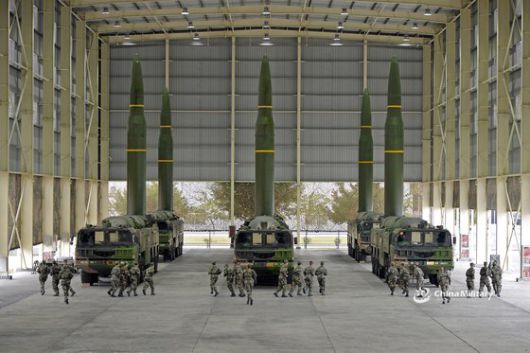 중국 전략로켓군의 DF-16 준중거리탄도미사일(MBRM). 중국 국방부