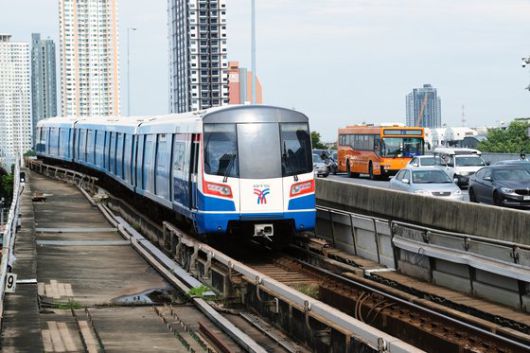 방콕 도심을 가로지르는 BTS. [사진 김은덕·백종민]