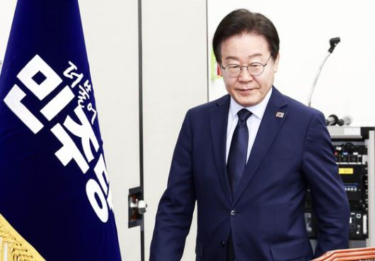 이재명 더불어민주당 대표가 10일 오전 서울 여의도 국회에서 열린 '트럼프 2기 행정부 대외정책과 한반도 간담회'에 참석하고 있다. 뉴스1