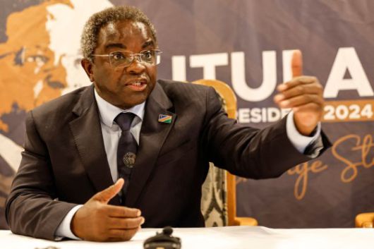 야당 변화를위한독립애국당(IPC)의 판둘레니 이툴라(67) 후보가 지난달 29일(현지시간) 나미비아 빈트후크에서 기자회견을 하고 있다. AFP=연합뉴스