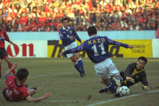 1998 프랑스월드컵 아시아 최종예선 당시 한일전에 출전한 미우라 가즈요시(등번호 11번). 중앙포토