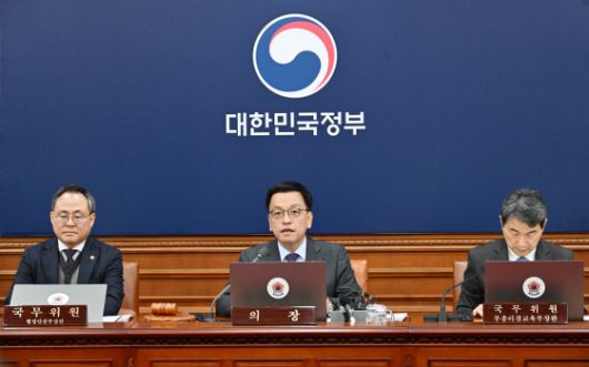 최상목 대통령 권한대행 부총리 겸 기획재정부 장관이 14일 서울 종로구 정부서울청사에서 열린 '제2회 국무회의'를 주재하고 있다. 기획재정부