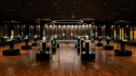 국보 도자 두 점을 중심으로 청자와 백자 18점이 도열해 '도자의 뜰'을 이뤘다. 사진 간송미술문화재단