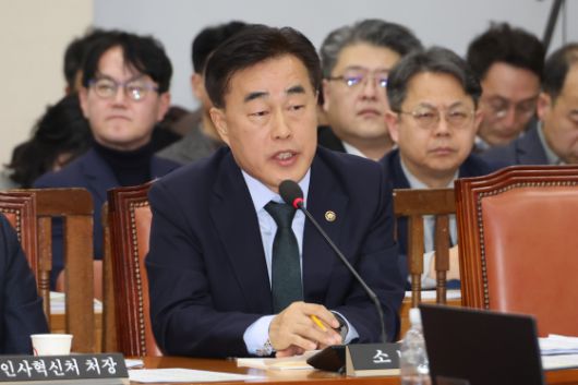 허석곤 소방청장   1월 13일 국회에서 언론사 단전, 단수 관련 답변을 하고 있다. 연합뉴스