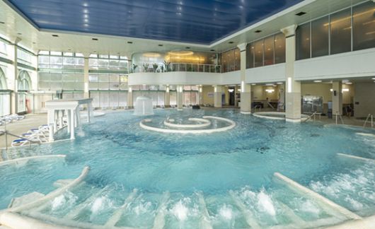 경기도 이천시 모가면 테르메덴 온천은 워터파크처럼 다양한 테마존을 갖춰 가족 여행객이 많이 찾는다. 사진은 이천 테르메덴 온천.