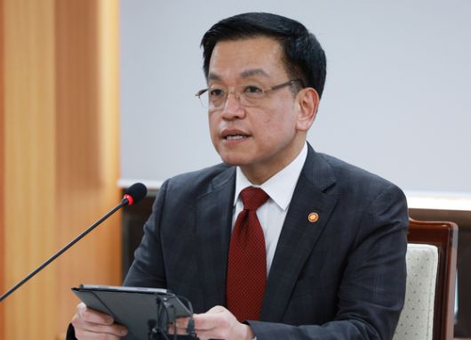 최상목 대통령 권한대행 부총리 겸 기획재정부 장관이 6일 오후 서울 서대문구 경찰청에서 민생범죄 점검회의를 주재하고 있다. 대통령실사진기자단