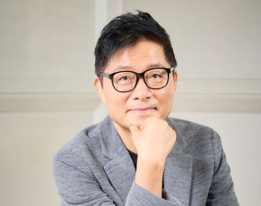 한국 최초의 블록버스터 영화 '쉬리'(1999)를 연출한 강제규 감독. 영화 '1947 보스톤'(2023)을 만드는 등 현역 감독으로 활동하고 있다. 사진 롯데엔터테인먼트