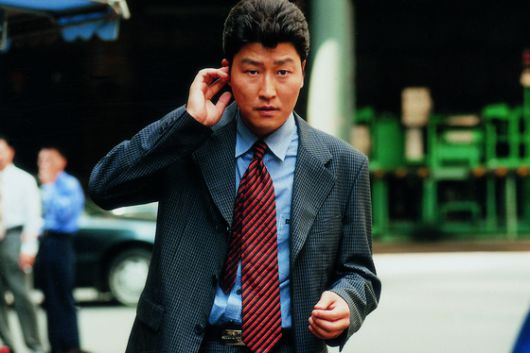 영화 '쉬리'에서 중원(한석규)의 국정원 동료 장길로 출연한 배우 송강호. 사진 삼성전자