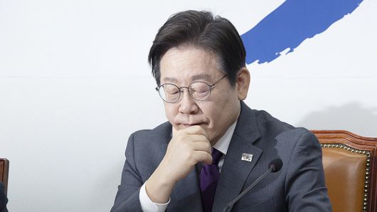 이재명 더불어민주당 대표가 지난 21일 오전 국회에서 열린 최고위원회의에 참석해 생각에 잠겨있다. 임현동 기자