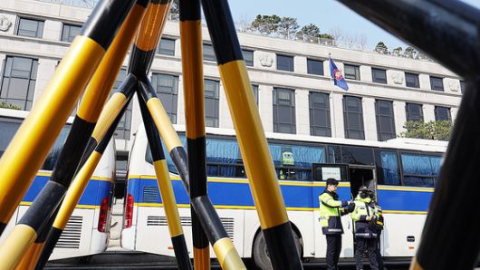 1일 서울 종로구 헌법재판소의 깃발이 바람에 날리고 있다. 헌법재판소는 이날 오는 4일 오전 11시에 윤석열 대통령 탄핵 심판 선고기일을 진행한다고 밝혔다. 뉴스1