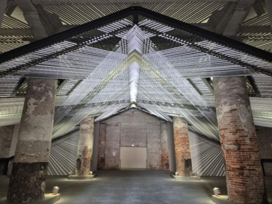 지난해 제60회 베니스 비엔날레에서 최고작가상인 황금사자상을 받은 뉴질랜드 '마타호 컬렉티브'의 '타카파우'. 베니스=연합뉴스