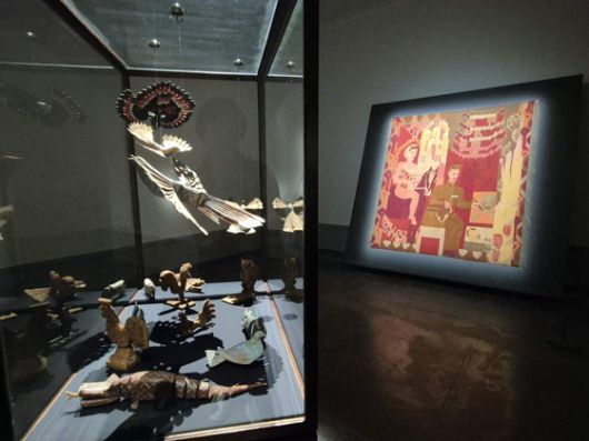 구소련 여죄수들의 가족 공예품과 함께 전시된 한나 리겐의 '그리니'(1945). 나치 수용소에 수감된 남편을 그렸다. 트론헤임=권근영 기자