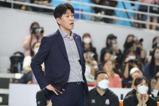 코치 폭행 혐의로 피소된 김종민 한국도로공사 감독. 뉴스1