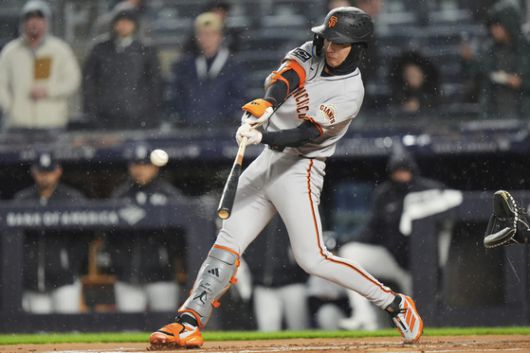 뉴욕 양키스를 상대로 올 시즌 마수걸이 홈런포를 때려내는 이정후. AP=연합뉴스