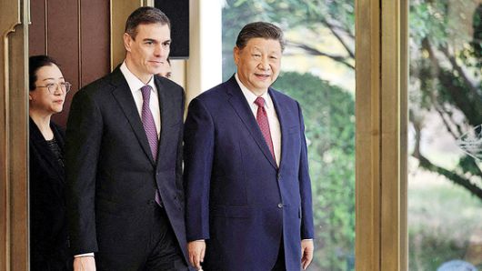 시진핑 중국 국가주석이 11일 베이징 댜오위타이 국빈관에서 페드로 산체스 스페인 총리와 정상회담했다. 로이터=연합뉴스