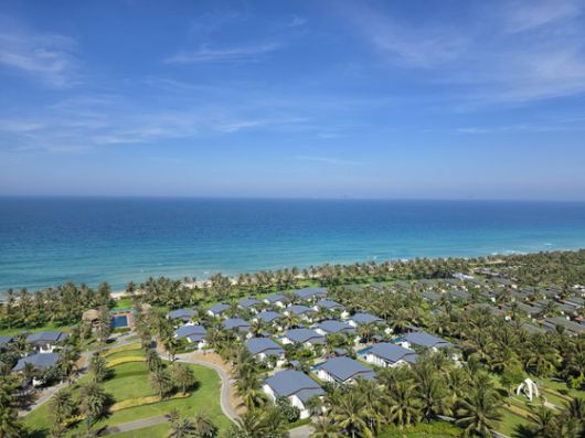 래디슨 블루 리조트 캄란에서 바라본 바이다이 해변. 36개의 독채 빌라가 펼쳐져 있다. 정영교 기자