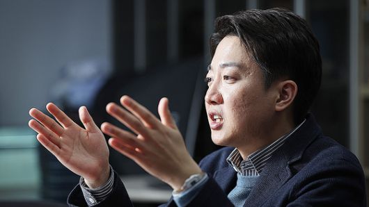 개혁신당 대선후보 이준석 의원이 16일 오후 국회 의원회관에서 중앙일보와 인터뷰를 하고 있다. 전민규 기자