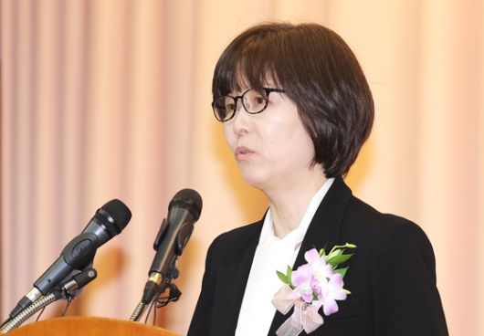 이미선 헌법재판관이 18일 오전 서울 종로구 재동 헌법재판소 대강당에서 열린 문형배·이미선 헌법재판관 퇴임식에서 퇴임사를 하고 있다. 뉴스1