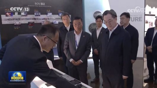 15일 딩쉐샹(오른쪽 세번째) 중국 상무부총리가 산시성 시안의 삼성 반도체 공장을 찾아 상호 이익을 추구할 것을 당부했다고 관영 매체가 보도했다. 사진 CC-TV캡처