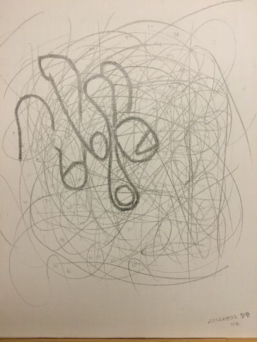 뭔가를 끄적거리기 시작했다는 2016년 무렵의 드로잉 ‘기도’.