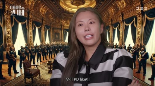 스트리트 우먼 파이터에 출연한 댄서 가비(사진)가 운영하는 웹예능 '디바마을 퀸 가비'의 한 장면. 사진과 같이 인터뷰하는 장면의 배경은 AI로 제작된 이미지가 다수다. 사진 디바마을 퀸 가비 유튜브 캡처