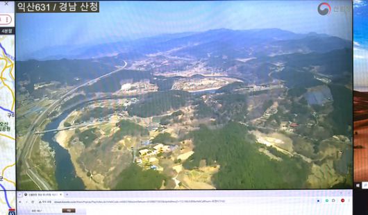 산림재난상황실과 연동된 PDA 기기. 헬기 조종사가 이 기기를 들고 헬기에 탑승하면 산림항공관리소가 실시간 헬기 위치를 파악할 수 있다. 문희철 기자