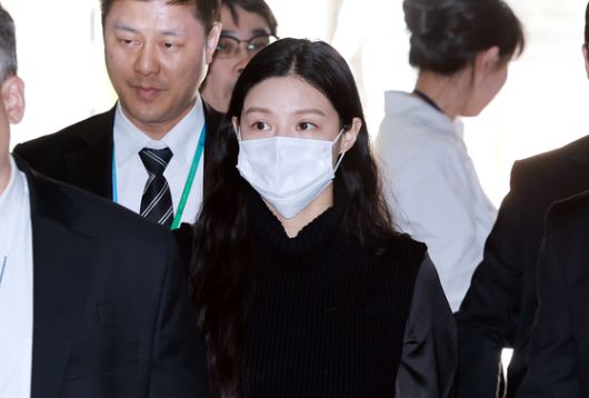 조국 전 조국혁신당 대표가 지난해 12월 16일 오전 경기도 의왕시 서울 구치소로 수감되기 전 입장을 밝히고 있다. 뉴스1