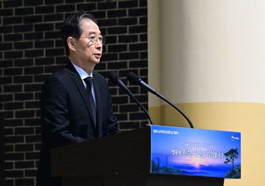 한덕수 대통령 권한대행이 25일 대전 유성구 국립대전현충원 현충광장에서 열린 제2회 순직의무군경의날 기념식에서 기념사를 하고 있다. 대통령실 사진기자단