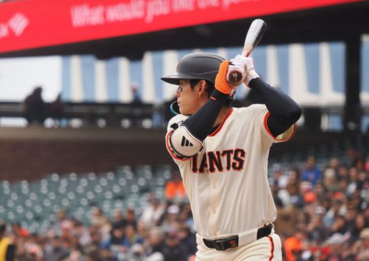 타격하는 이정후. 로이터=연합뉴스