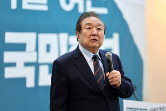 정대철 헌정회장이 지난 17일 서울 용산구 전쟁기념관에서 열린 ‘새미래민주당, 개헌연대 국민대회’에서 발언하고 있다. 연합뉴스