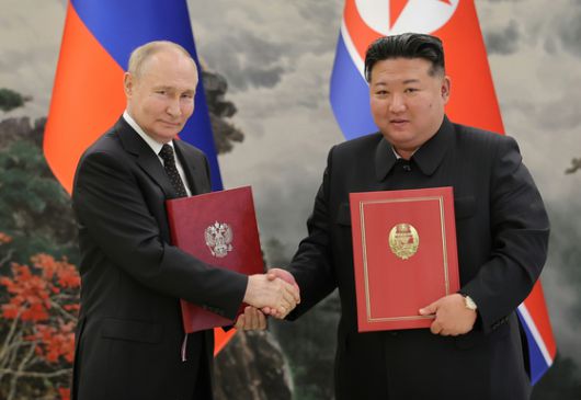 북한 노동당 기관지 노동신문은 지난해 6월 20일 ″'조선민주주의인민공화국과 러시아 연방 사이의 포괄적인 전락적 동반자 관계에 관한 조약'이 조인됐다″라면서 김정은과 푸틴이 조약에 서명했다고 보도했다. 뉴스1