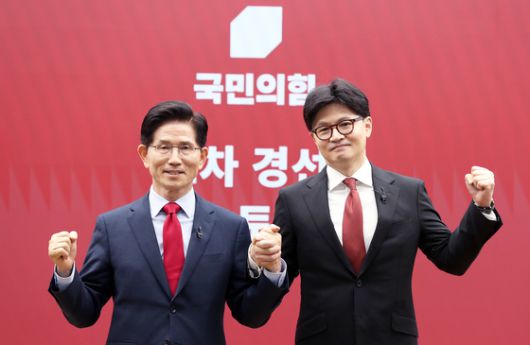 김문수 국민의힘 대선 경선 후보가 4월 15일 서울 여의도 대하빌딩에서 청년·대학생들의 지지 선언 기자회견에 참석해 발언하고 있다. 연합뉴스