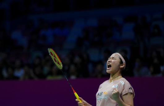 한 달여만의 복귀전을 승리로 장식한 뒤 포효하는 안세영. 신화=연합뉴스