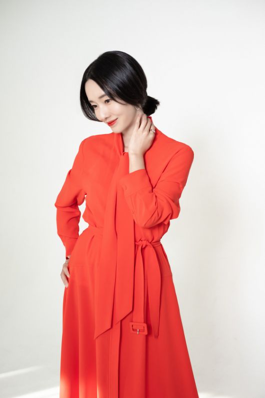 배우 이정현은 감독의 꿈을 키우기 위해 중앙대학교 첨단영상대학원 영화영상제작 전공으로 진학했다. 동기들과도 활발한 교류를 통해 작은 역할부터 큰 역할까지 가리지 않고 맡고 있다고. 사진 파인트리엔터테인먼트