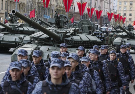 3일(현지시간) 러시아 모스크바에서 러시아 경찰들이 오는 9일 열리는 전승절 기념 행사 리허설에 참석하고 있다. EPA=연합뉴스