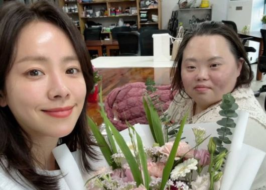 배우 한지민(왼쪽)과 정은혜. 사진 정은혜 인스타그램 캡처