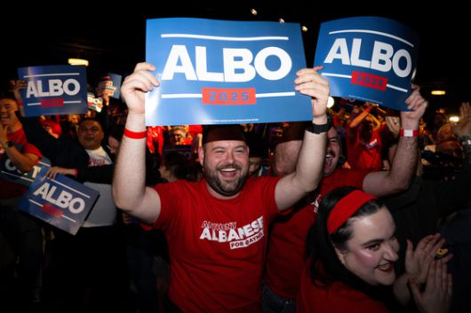 2025년 5월 3일 호주 시드니에서 열린 노동당 선거의 밤 행사에서 노동당 지지자들이 선거 결과가 나오자 반응하는 모습. EPA=연합뉴스