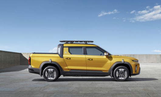 KG 모빌리티가 3월 출시한 도심형 전기 픽업 '무쏘 EV'가 본계약 2주만에 누적 계약 3천 2백대를 돌파하며 순조로운 출발을 했다. 뉴스1