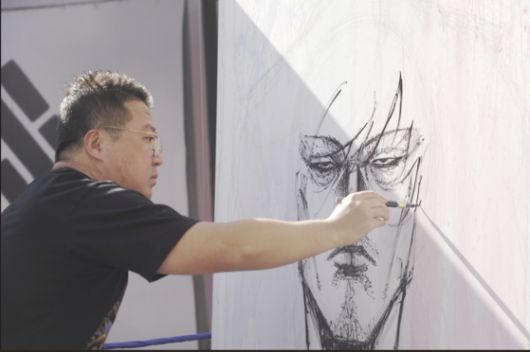 지난해 10월 열린 '부산글로벌웹툰페스터벌'에 참가한 작가가 현장에서 드로잉쇼를 선보이고 있다. 사진 부산글로벌웹툰센터