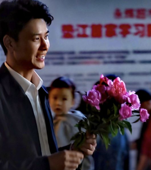 갑작스레 더워진 날씨 탓에 예년보다 일찍 모란이 피어서 썩힐 위기에 놓였는데, 한 청년 공무원이 기지를 발휘해 8만 송이를 완판시켰다. 모란꽃 완판의 주인공 쉬창. 틱톡