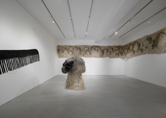 신민 개인전 '으웩! 음식에서 머리카락!' 전시전경. 사진 P21