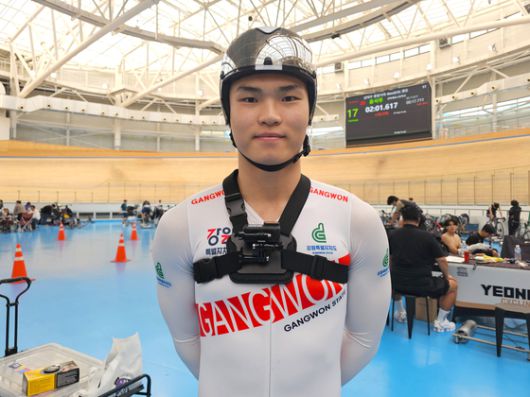 사이클 유망주 최태호 선수. 경기를 마친 후 촬영을 위해 가슴에 카메라를 장착했다. 김영주 기자