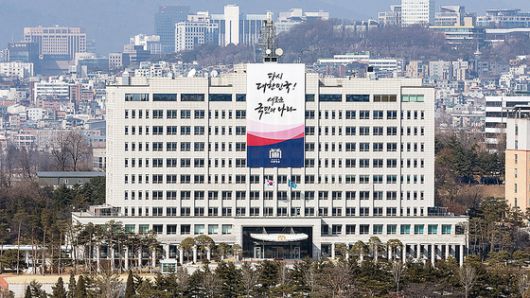 공수처는 7일 대통령실 비서실과 국가안보실에 검사와 수사관을 보내 압수수색을 시도하고 있다. 중앙포토