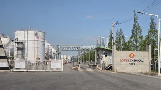 지난 21일 오후 여수시 국가산업단지 내 롯데케미칼3공장. 롯데케미칼은 지난해 12월 여수 2공장 생산라인 3곳의 가동을 중단한 데 이어 최근에는 3공장 내 POE 라인 잠정 가동 중단 조치를 끝냈다. 여수=노유림 기자