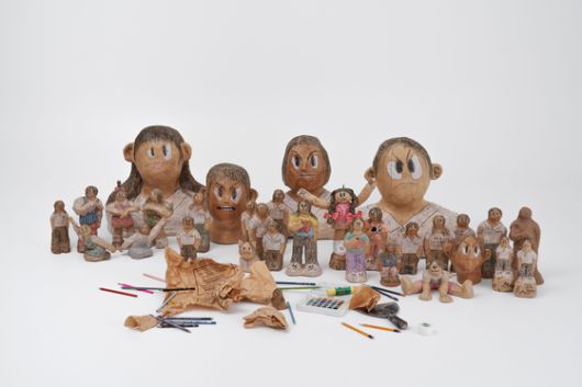 신민(40)은 누런 포대종이로 머리망을 한 여성 서비스 노동자의 두상을 만든다. 모두 자기 얼굴이다. “내 작업이 소중해도 거기 남의 얼굴을 이용할 수는 없었다”고 말했다. [사진 P21]